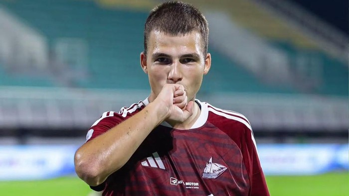 Striker PSM Makassar Luka Cumic.
