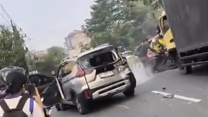 Tangkapan layar video kecelakaan di KM 7 Tanjungpinang.(Istimewa)