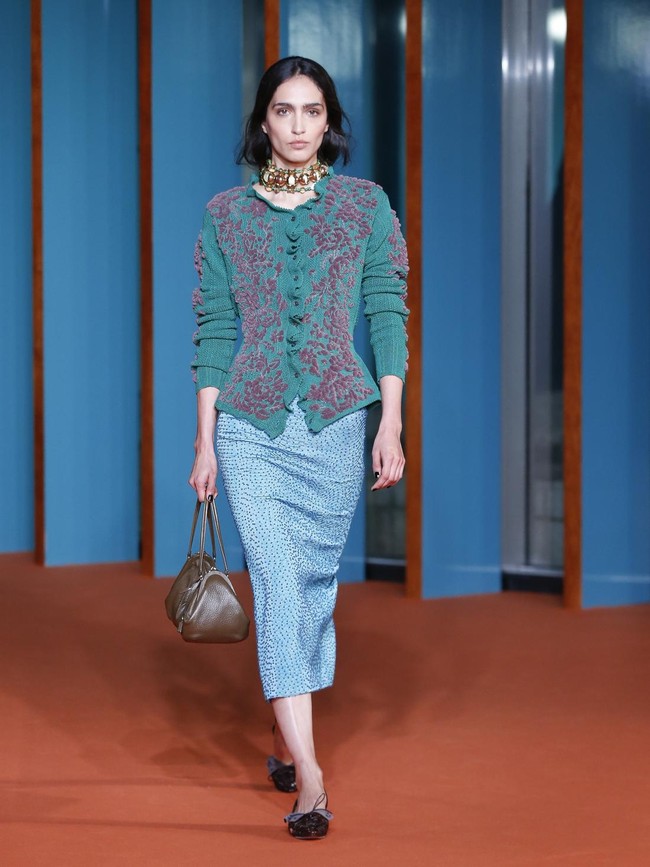 Foto: Tory Burch Spring/Summer 2027, Estetika Feminin yang American Pragmatism
