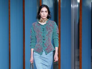 Foto: Tory Burch Spring/Summer 2027, Estetika Feminin yang American Pragmatism
