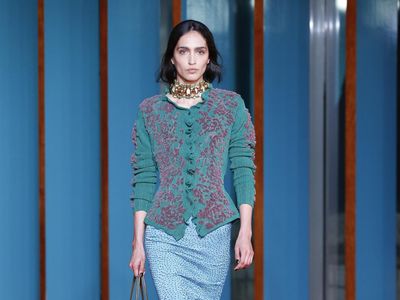 Foto: Tory Burch Spring/Summer 2027, Estetika Feminin yang American Pragmatism