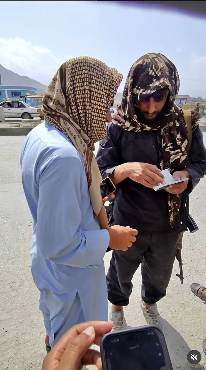 Turis ditahan Taliban