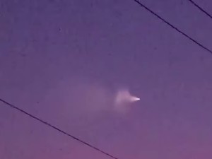 Objek Menyala Lintasi Langit Bikin Heboh Medsos, Ternyata Roket dari China