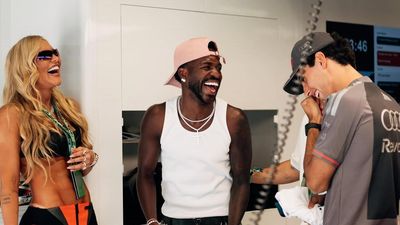 Gaya Seksi WAG Vinicius Junior Nonton F1 di Madrid, Perut Atletis Jadi Sorotan
