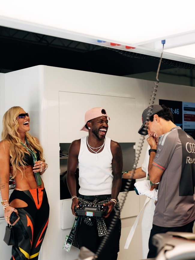 Gaya Seksi WAG Vinicius Junior Nonton F1 di Madrid, Perut Atletis Jadi Sorotan