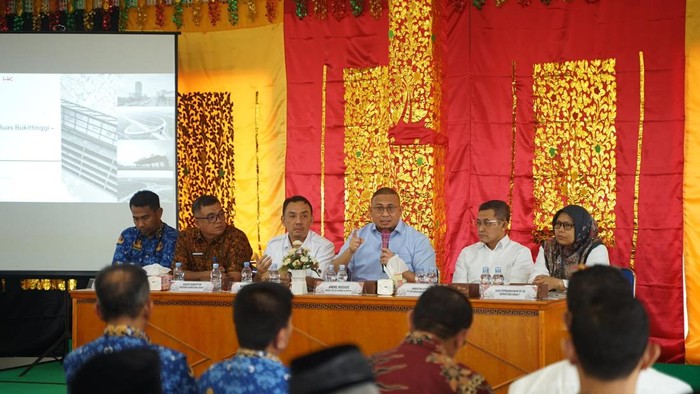 Waka Komisi VI DPR RI F-Gerindra Andre Rosiade mendorong pembangunan bypass di Exit Tol Sicincin-Bukittinggi menggunakan trase yang telah disiapkan pada 2021. (dok Istimewa)