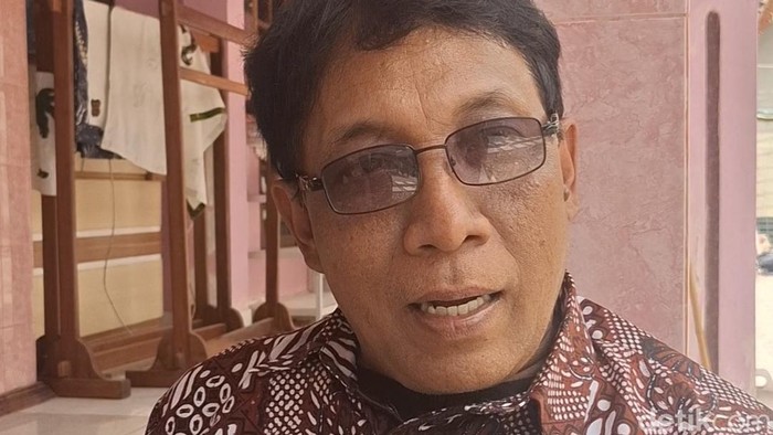 Wakil Kepala Sekolah Bidang Kesiswaan, Johan Wahyudi, saat ditemui di SMAN 1 Sentolo, Kulon Progo, Kamis (17/9/2026).