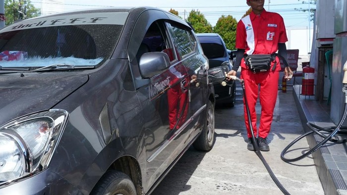 Warga Bengkulu diminta tak panic buying terhadap stok BBM.
