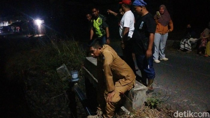 Warga bongkar paksa pipa PDAM Palopo gegara air 2 bulan tidak mengalir.