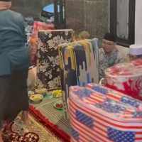 Viral Bikin Kaget! Hajatan Khitanan di Lamongan Ini Souvenirnya Kasur Busa