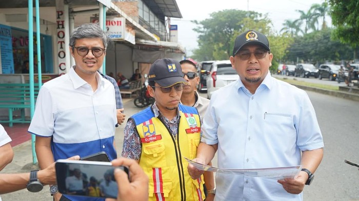 Andre Rosiade meninjau kawasan Pasar Baru, Kecamatan Pauh, Kota Padang, Jumat (18/9/2026) (dok. istimewa)