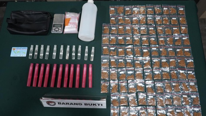 Barang bukti peredaran tembakau sintetis yang disita polisi (dok istimewa)