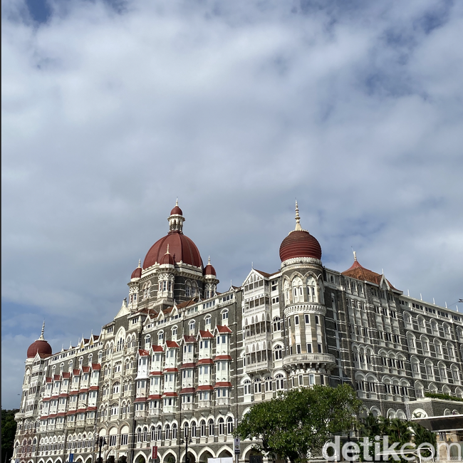 Melihat Budaya Kuno di Mumbai: Pahatan Batu-Monumen Raja George V Inggris