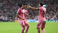 Messi dan Casemiro, Dulu Sikut-sikutan Kini Peluk-pelukan