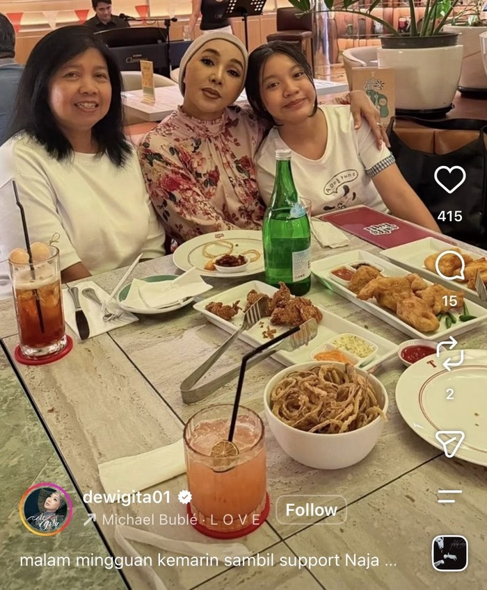 Dewi Gita Asyik Kulineran, Minum Kopi hingga Makan Es Krim di Jepang