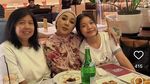 Dewi Gita Asyik Kulineran, Minum Kopi hingga Makan Es Krim di Jepang