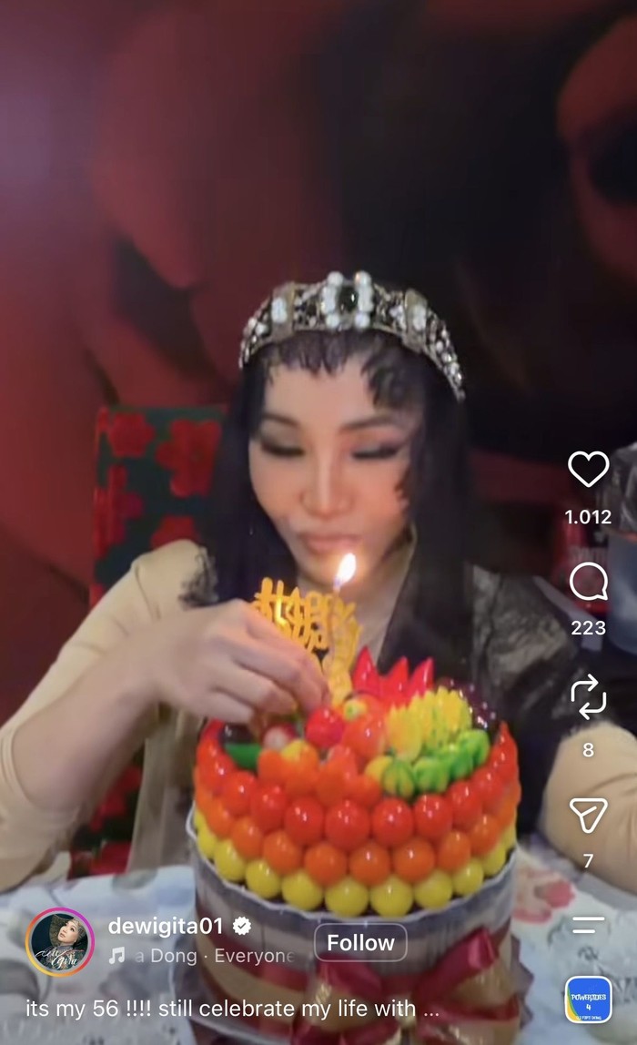 Dewi Gita Asyik Kulineran, Minum Kopi hingga Makan Es Krim di Jepang