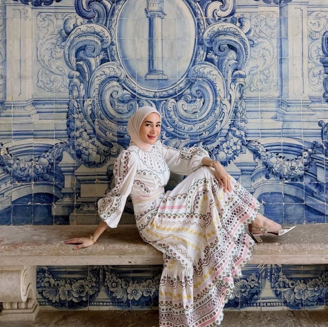 Liburan ke Portugal, Gaya Stylish Erin Eks Istri Andre Taulany Curi Atensi