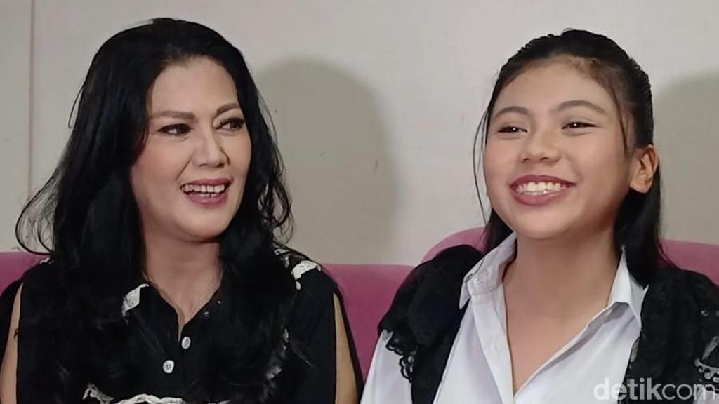 Helsi Herlinda Disiplin Rawat Wajah, Rela Rasakan Sakit
