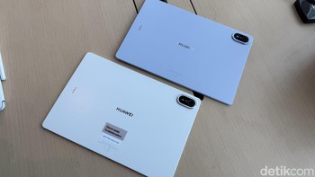 Huawei MatePad Air hadir dalam pilihan warna Airy Blue dan White. Varian Sakura Pink juga akan segera hadir dalam waktu dekat. Foto: Virgina Maulita Putri/detikINET