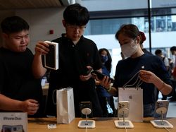 Warga Beijing Berburu iPhone 18 Pro dan Pro Max!