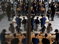 Warga Beijing Berburu iPhone 18 Pro dan Pro Max!