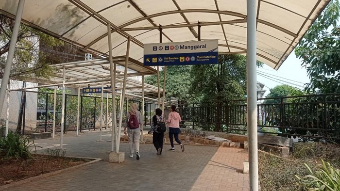 Jalur pejalan kaki dari Stasiun LRT Manggarai ke Stasiun KRL Manggarai dan sebaliknya (Shonya/detikcom)