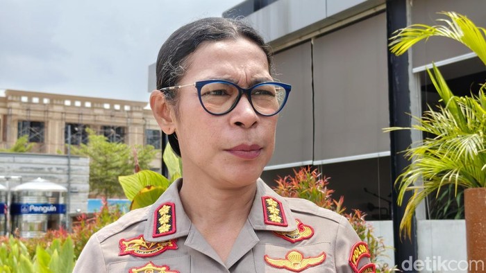 Kabid Humas Polda Kepri, Kombes Nona Pricillia Ohei saat memberikan keterangan.