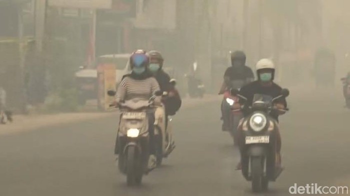 Kabut asap di Pangkalan Bun Jumat (18/9) pagi