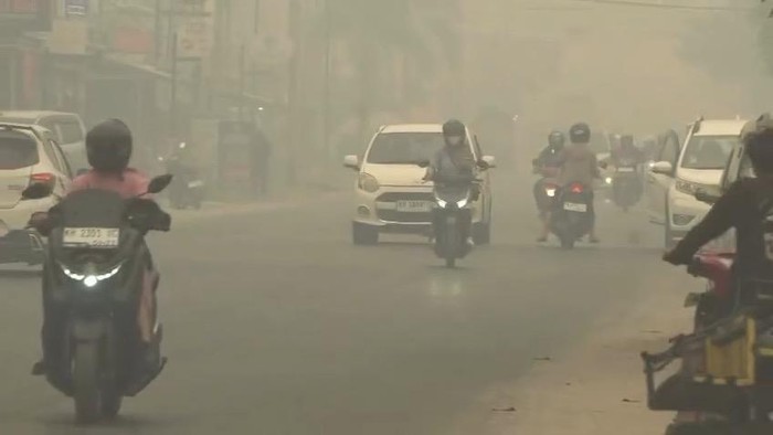 Kabut asap sore ini di Pangkalan Bun. (Sigit Pamungkas)