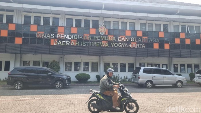 Kantor Dinas Pendidikan, Pemuda dan Olahraga (Disdikpora) Daerah Istimewa Yogyakarta (DIY).