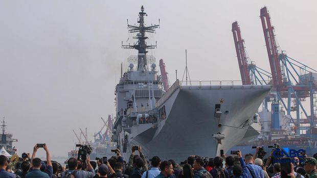 Kapal induk ringan milik Angkatan Laut Italia, ITS Giuseppe Garibaldi, yang akan menjadi kapal induk pertama TNI Angkatan Laut, tiba di Dermaga 107, Pelabuhan Tanjung Priok, Jakarta, Jumat (18/9/2026). (CNBC Indonesia/Faisal Rahman) Kapal induk ringan milik Angkatan Laut Italia, ITS Giuseppe Garibaldi, yang akan menjadi kapal induk pertama TNI Angkatan Laut, tiba di Dermaga 107, Pelabuhan Tanjung Priok, Jakarta, Jumat (18/9/2026). (CNBC Indonesia/Faisal Rahman)