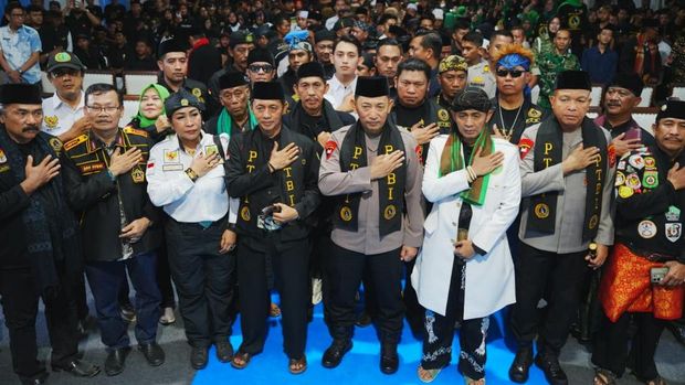 Kapolri Jenderal Polisi Listyo Sigit Prabowo mendorong pembentukan padepokan pencak silat Tjimande di setiap kabupaten di Banten. (dok Polri) Kapolri Jenderal Polisi Listyo Sigit Prabowo mendorong pembentukan padepokan pencak silat Tjimande di setiap kabupaten di Banten. (dok Polri)
