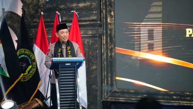 Kapolri Jenderal Polisi Listyo Sigit Prabowo mendorong pembentukan padepokan pencak silat Tjimande di setiap kabupaten di Banten. (dok Polri)