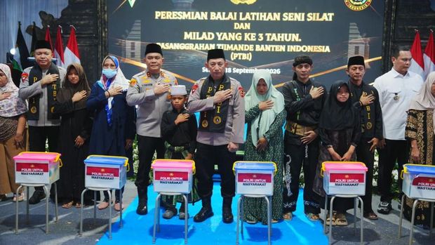 Kapolri Jenderal Polisi Listyo Sigit Prabowo mendorong pembentukan padepokan pencak silat Tjimande di setiap kabupaten di Banten. (dok Polri)