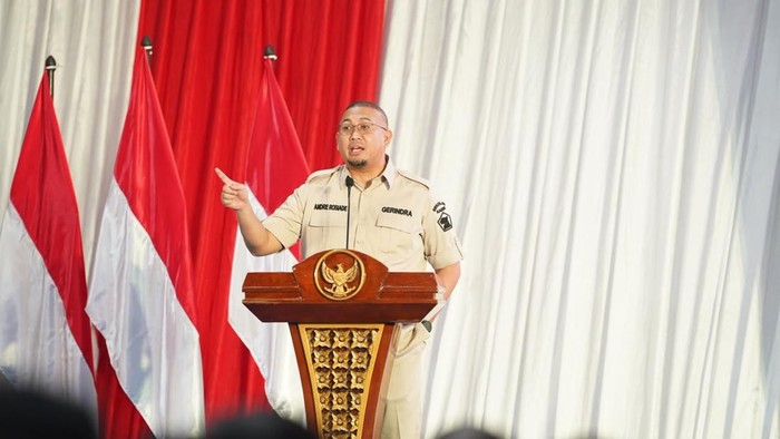 Ketua DPD Gerindra Sumbar, Andre Rosiade, memimpin pelatihan kader di Sawahlunto. (dok.istimewa)