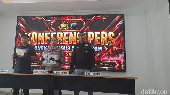 Kkonferensi pers kasus investasi bodong di Mapolresta Solo, Jumat (18/9/2026).