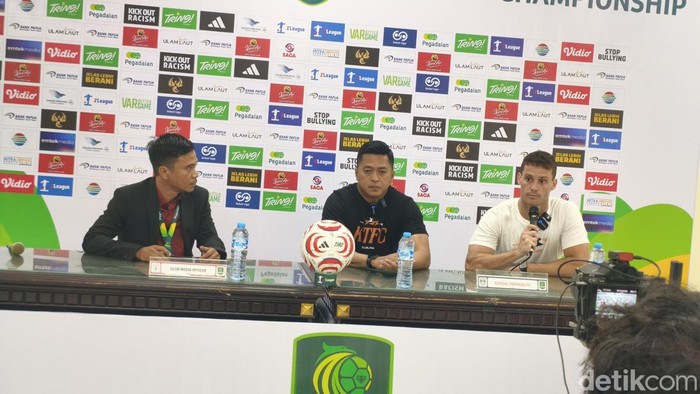 Konferensi pers Kendal Tornado usai laga melawan Persipura Jayapura