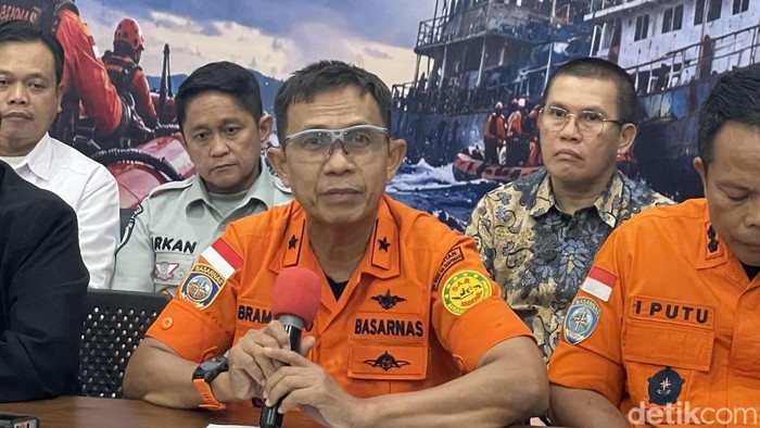 Konferensi pers pencarian korban Kapal Virgo pada hari keenam, Senin (18/9/2026) di Banjarmasin.