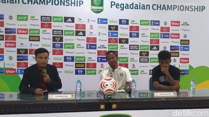 Konferensi pers Persipura Jayapura usai laga melawan Kendal Tornado