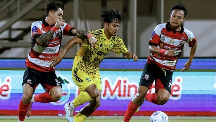 Laga Madura United vs PSIM Jogja di Stadion Gelora Madura Ratu Pamelingan, Pamekasan, Jumat (18/9/2026).