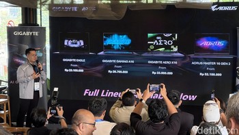 Mengusung bodi metal warna Moonlight White setebal 16,75 mm dengan bobot 1,9 kg, screen-to-body ratio 92%, daya tahan baterai hingga 14 jam, serta keyboard Golden Curve. Foto: detikINET/Anggoro Suryo Jati