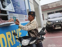 Layanan Drive Thru Permudah Pengambilan Paspor di Imigrasi Dumai