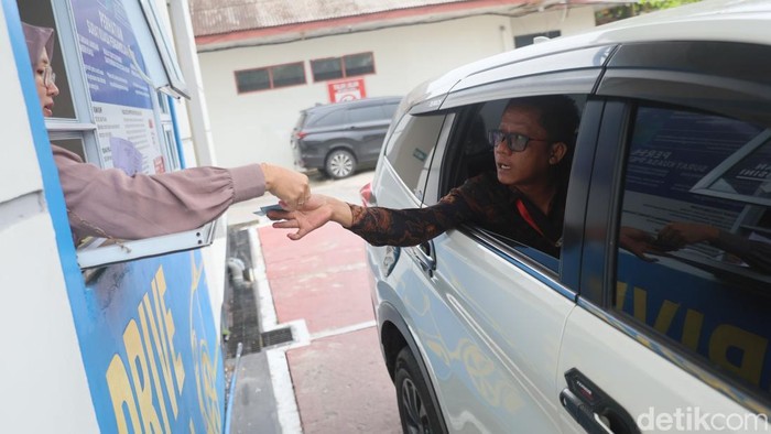 Imigrasi Dumai menghadirkan layanan drive thru untuk pengambilan paspor. Sepanjang 2026, sebanyak 12.849 paspor telah diterbitkan.