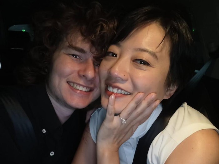 Leony dilamar pacar bule