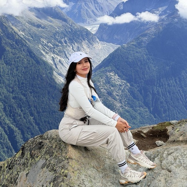Merdi Octavia Nangis 5 Kali Hiking Perdana ke Lac Blanc!