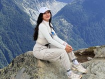 Merdi Octavia Nangis 5 Kali Hiking Perdana ke Lac Blanc!