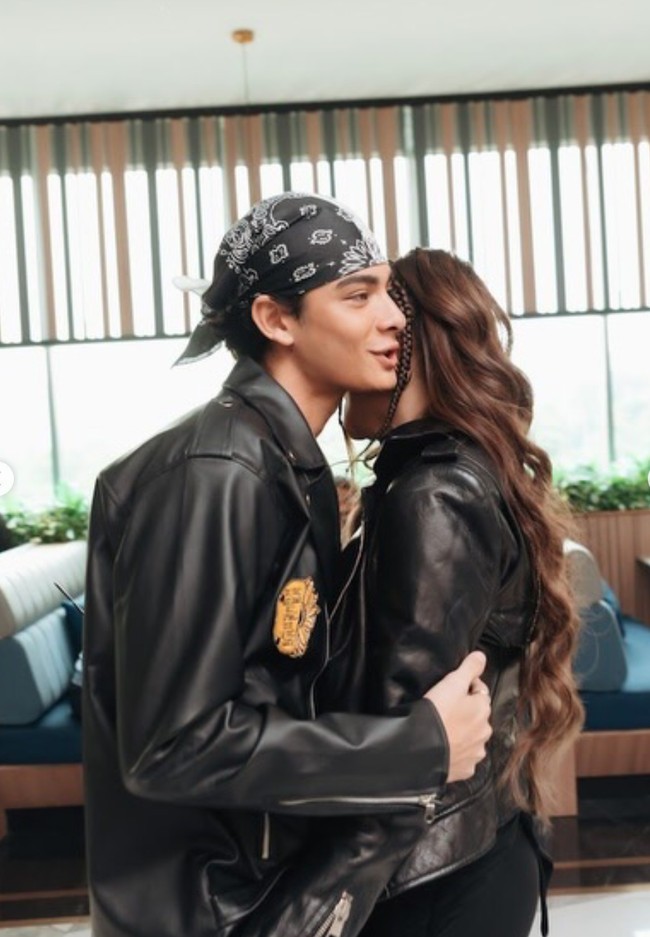 Rayakan 1 tahun pacaran dengan Olla Ramlan, Tristan Molina membagikan foto-foto mesra mereka ke Instagram. Foto-foto keduanya pun langsung curi atensi. Foto: Instagram/@tristan__molina