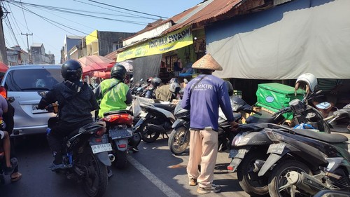 Parkir di beberapa wilayah Denpasar, Jumat (18/9/2026). (Ahmad Firizqi Irwan/detikBali)