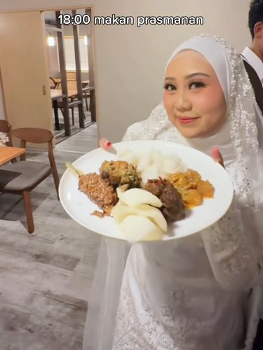 Pasangan Gen Z viral usai akad nikah sederhana di KJRI Jepang. Pakai gaun & jas, mereka lanjut jalan-jalan santai di Osaka lalu makan bersama.